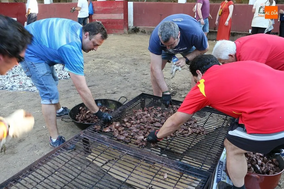 Foto 6 - Sequeros despide sus festejos con la merienda de la novillada