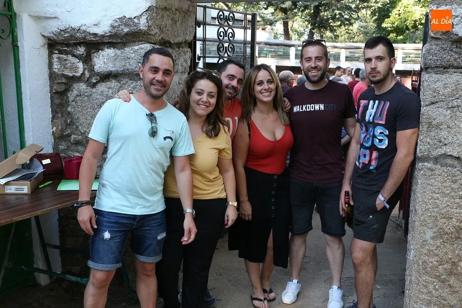 Foto 2 - Sequeros despide sus festejos con la merienda de la novillada