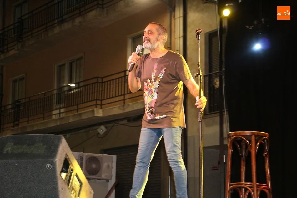 Foto 10 - El humor protagoniza la noche en Guijuelo