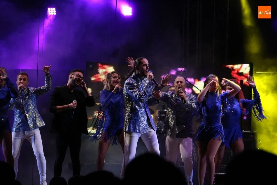 Foto 3 - El humor protagoniza la noche en Guijuelo