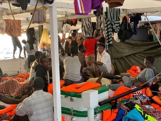 Inmigrantes dentro del Open Arms / Europa Press