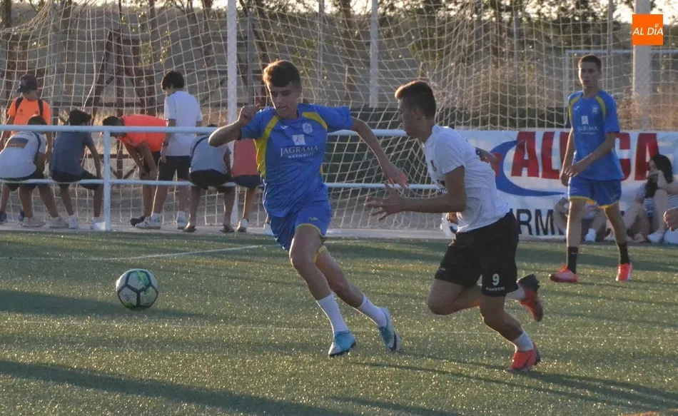 De azul, el Levante Los Brazzers