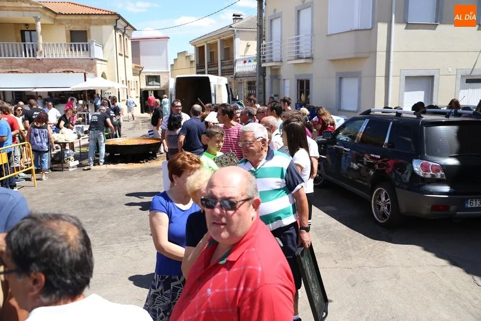 Foto 9 - Los vecinos de Valdelosa reponen fuerzas con una caldereta de carne