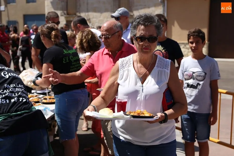 Foto 7 - Los vecinos de Valdelosa reponen fuerzas con una caldereta de carne