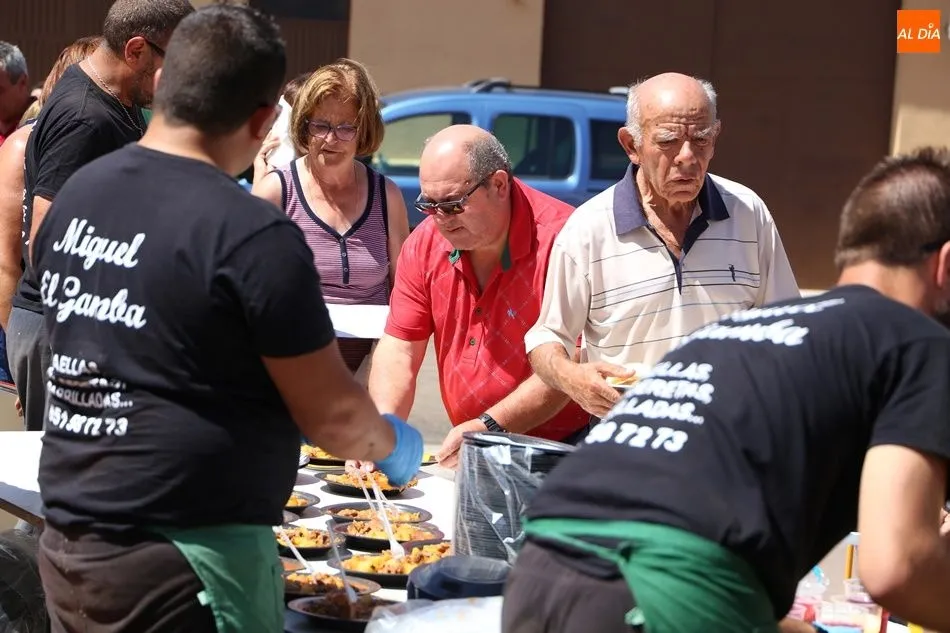 Foto 3 - Los vecinos de Valdelosa reponen fuerzas con una caldereta de carne