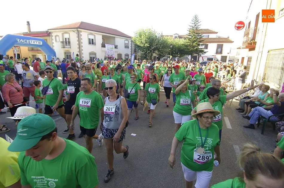 Foto 10 - Una marea verde ti&ntilde;e Martiago en la 8&ordf; Carrera Popular de la localidad  