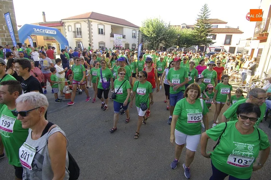 Foto 9 - Una marea verde ti&ntilde;e Martiago en la 8&ordf; Carrera Popular de la localidad  