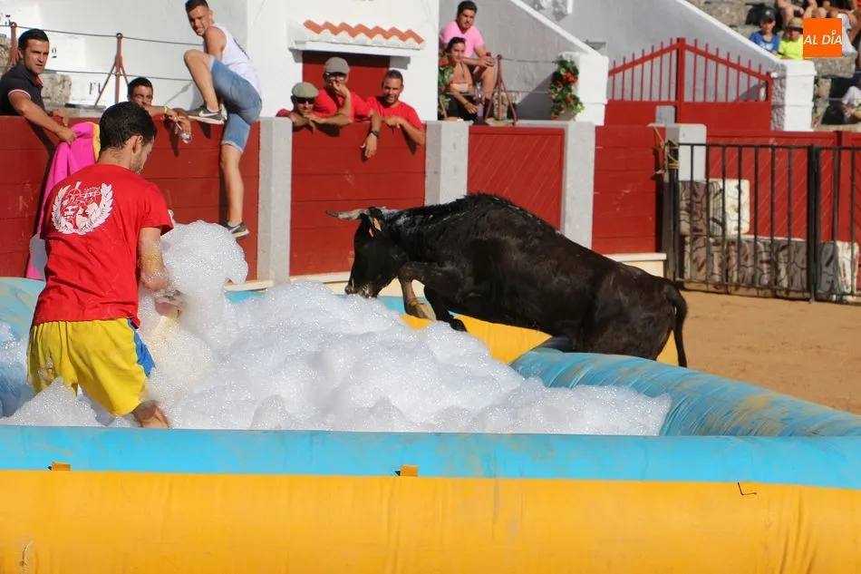 Foto 10 - Las pe&ntilde;as se enfrentan en el divertido Grand Prix Gladiator