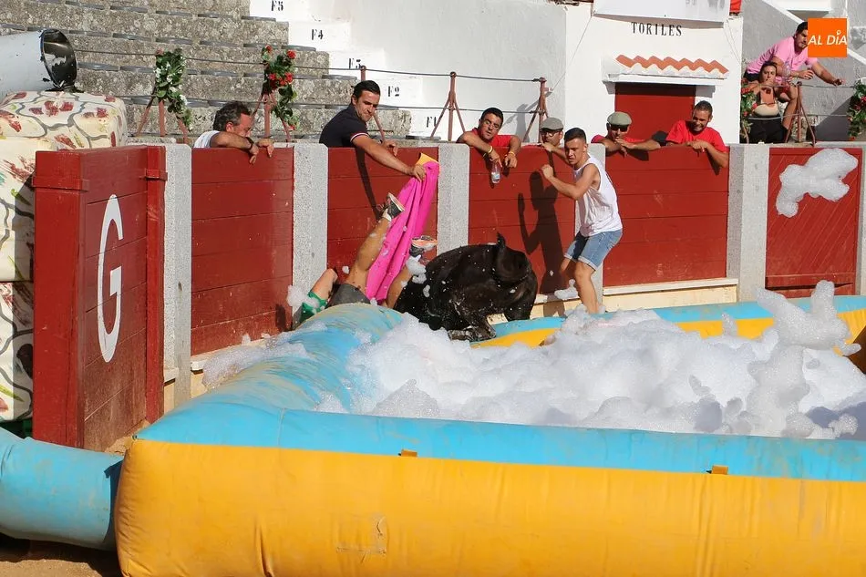 Foto 9 - Las pe&ntilde;as se enfrentan en el divertido Grand Prix Gladiator