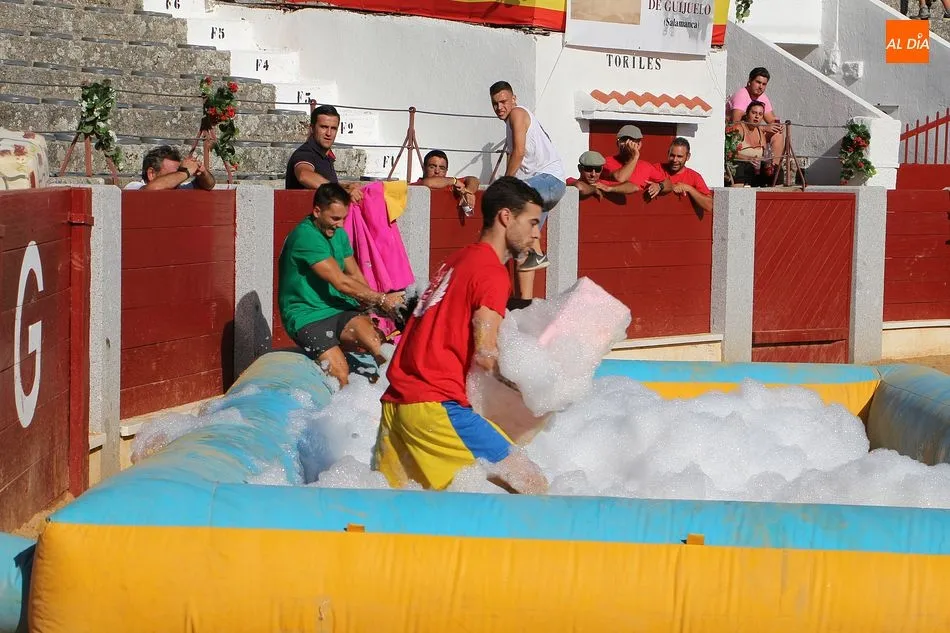 Foto 8 - Las pe&ntilde;as se enfrentan en el divertido Grand Prix Gladiator