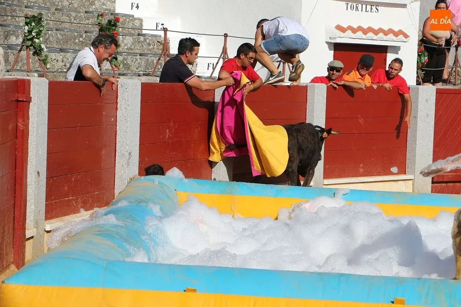Foto 7 - Las pe&ntilde;as se enfrentan en el divertido Grand Prix Gladiator