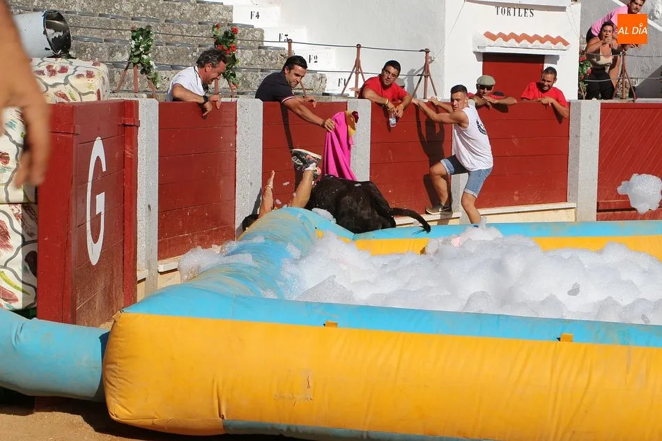 Foto 6 - Las pe&ntilde;as se enfrentan en el divertido Grand Prix Gladiator