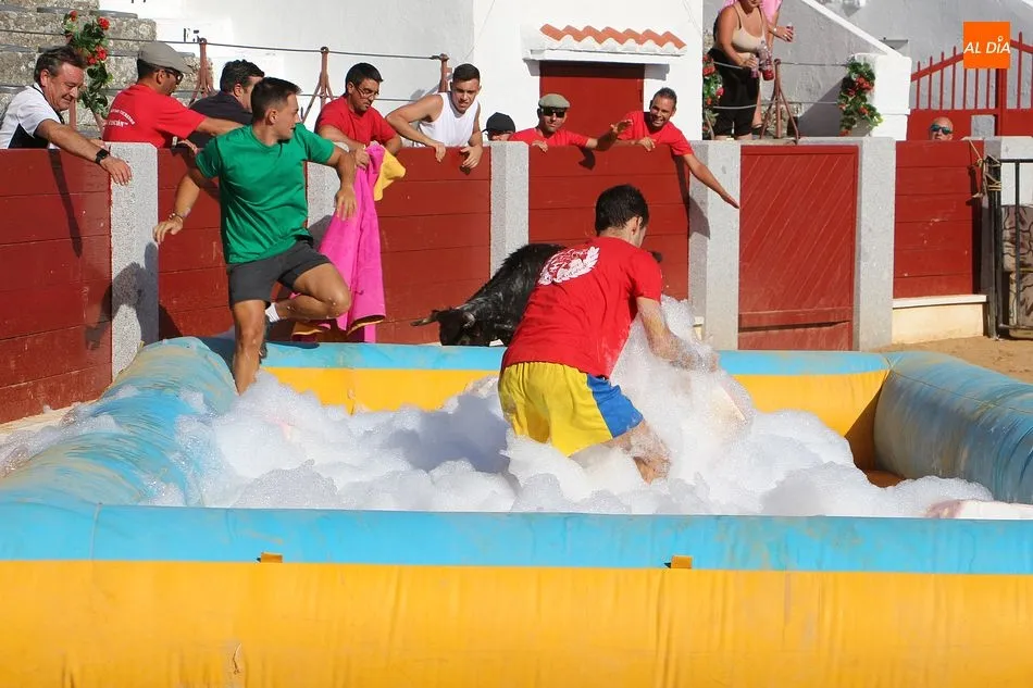 Foto 4 - Las pe&ntilde;as se enfrentan en el divertido Grand Prix Gladiator