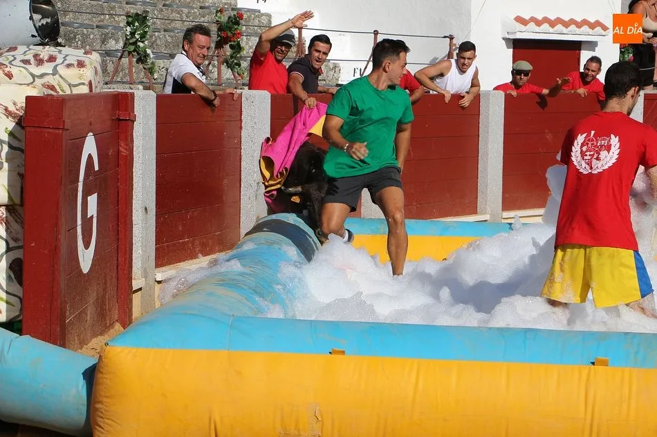 Foto 3 - Las pe&ntilde;as se enfrentan en el divertido Grand Prix Gladiator