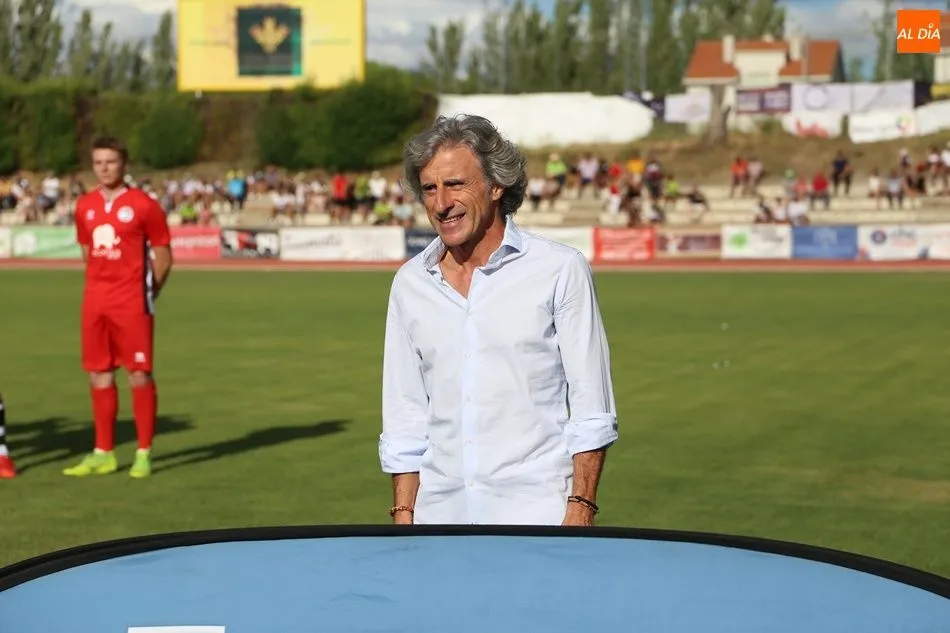 Foto 6 - Plantilla y afici&oacute;n se conocieron antes del encuentro