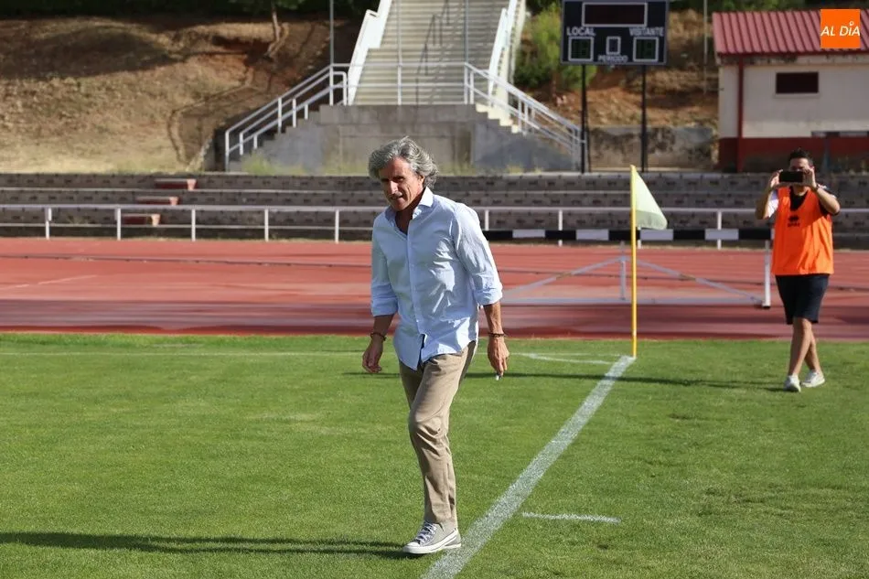 Foto 5 - Plantilla y afici&oacute;n se conocieron antes del encuentro