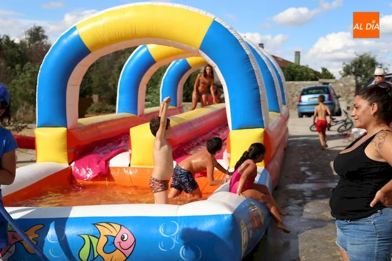 Los más pequeños disfrutaron en los hinchables / Víctor Sánchez