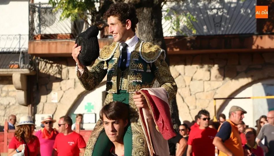 Valentín Hoyos cortó dos orejas de peso en Villarino / REP. GRÁFICO: CORRAL