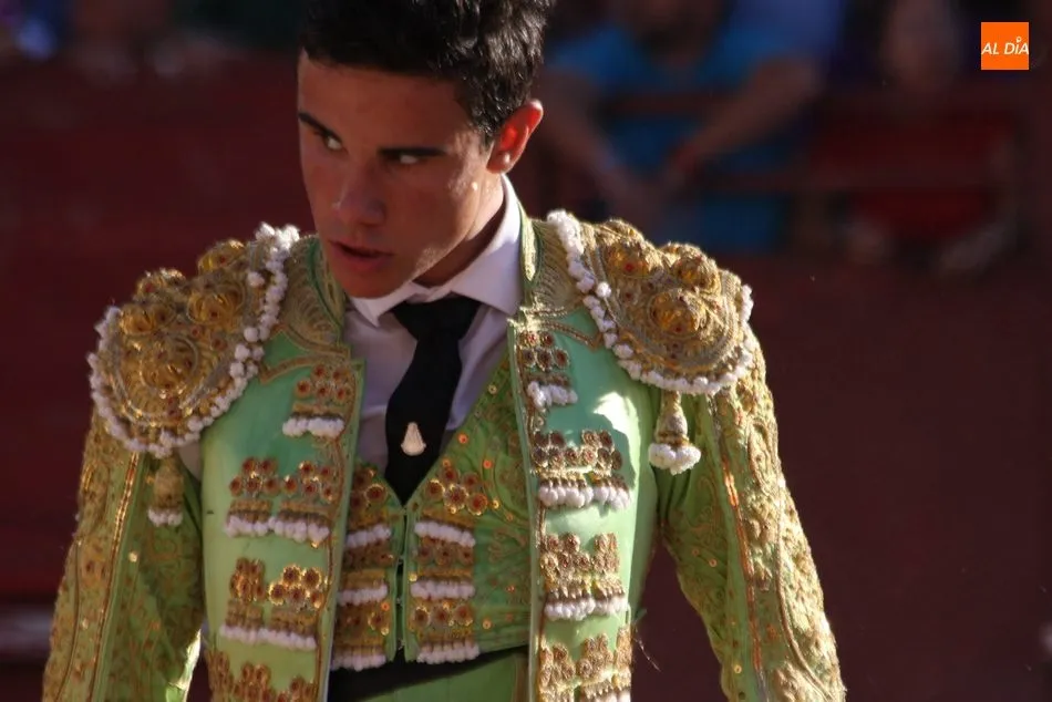 Foto 11 - Buena tarde de toros en Villarino con salida a hombros de Valent&iacute;n Hoyos  