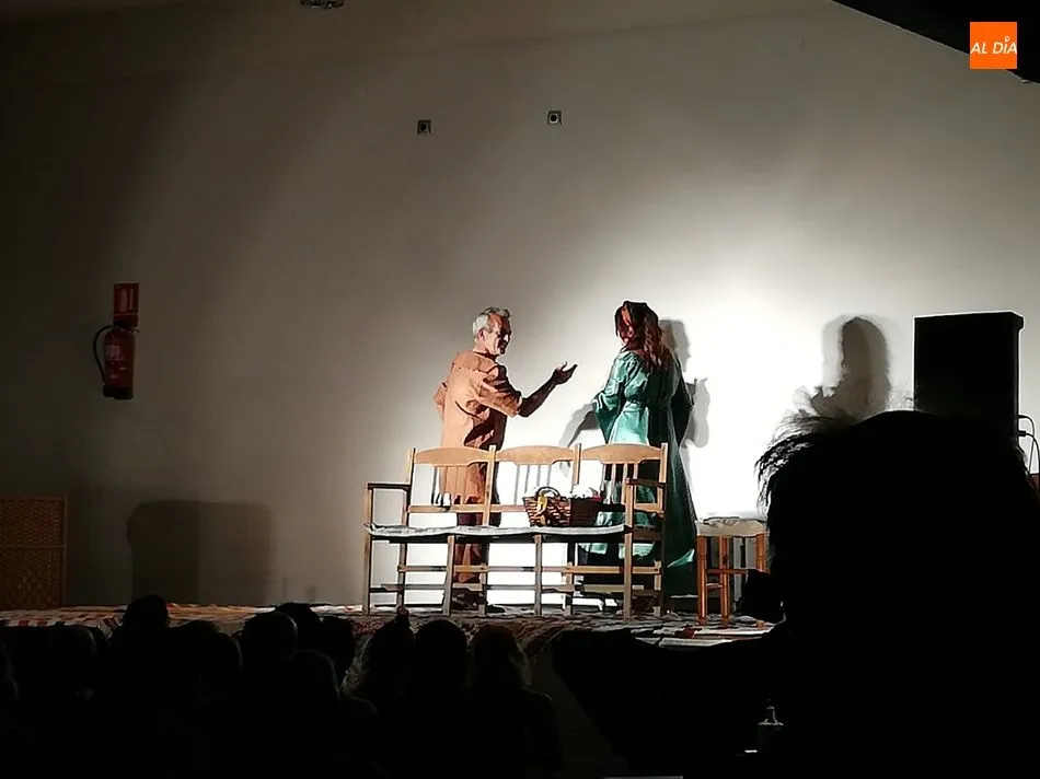 Foto 8 - El grupo de teatro TraCa ofrece dos representaciones en Trabanca y Cabeza de Framontanos  