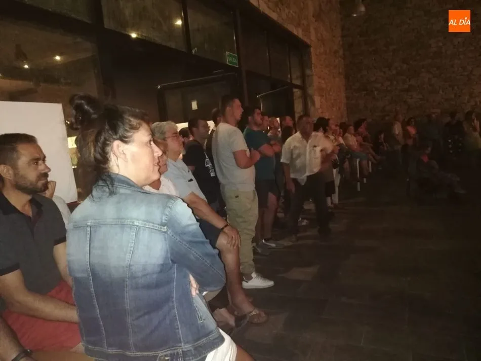 Foto 7 - El grupo de teatro TraCa ofrece dos representaciones en Trabanca y Cabeza de Framontanos  