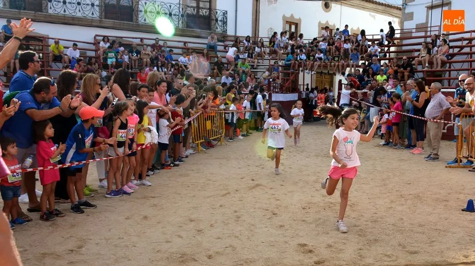 Foto 11 - Gran participaci&oacute;n de corredores y caminantes en la VI Toromarat&oacute;n de Lumbrales
