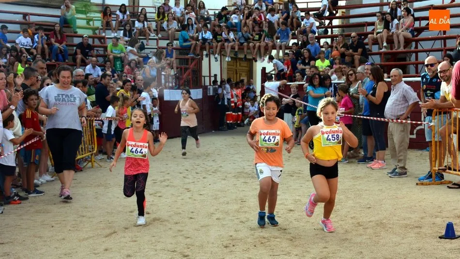 Foto 8 - Gran participaci&oacute;n de corredores y caminantes en la VI Toromarat&oacute;n de Lumbrales