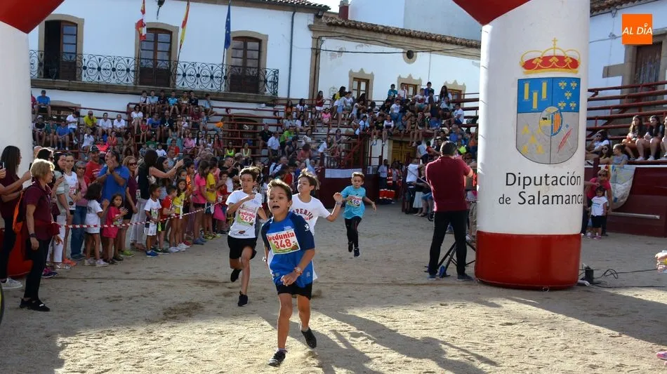 Foto 2 - Gran participaci&oacute;n de corredores y caminantes en la VI Toromarat&oacute;n de Lumbrales