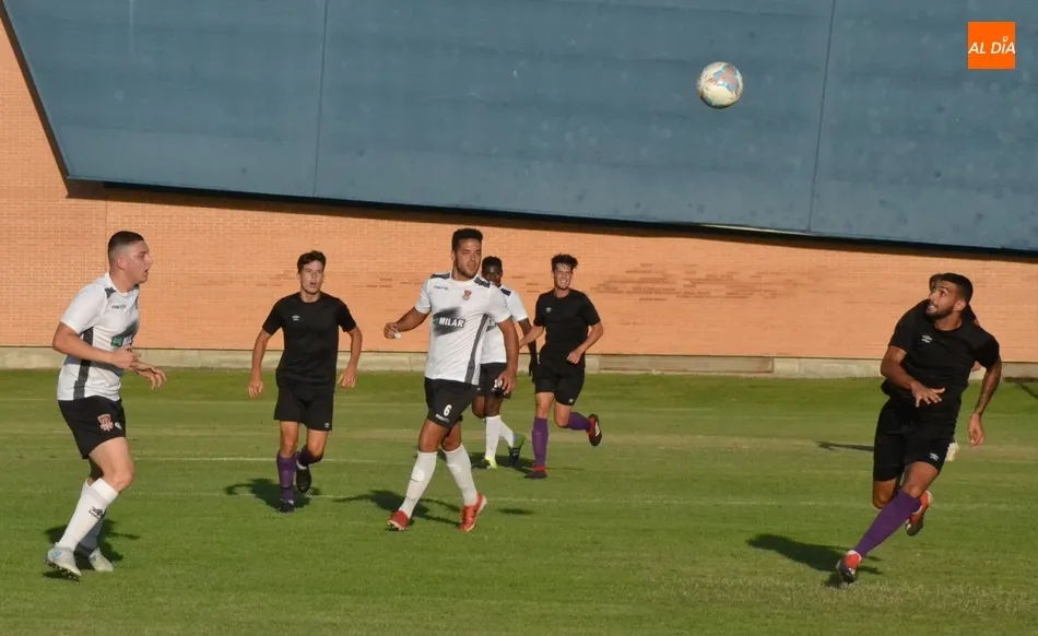 Foto 11 - El Ciudad Rodrigo resiste la primera parte ante el filial del Salamanca CF UDS  