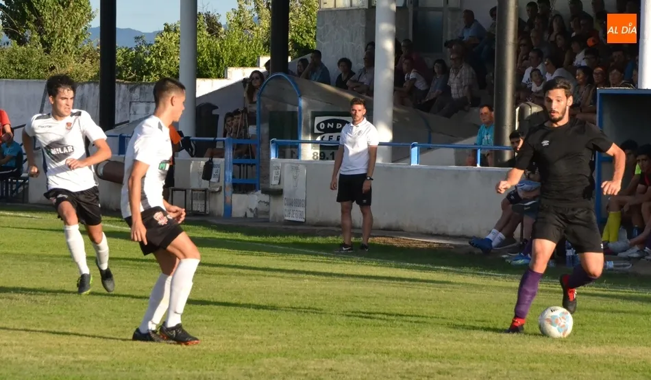 Foto 7 - El Ciudad Rodrigo resiste la primera parte ante el filial del Salamanca CF UDS  