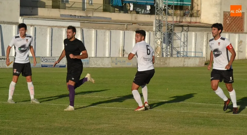 Foto 5 - El Ciudad Rodrigo resiste la primera parte ante el filial del Salamanca CF UDS  