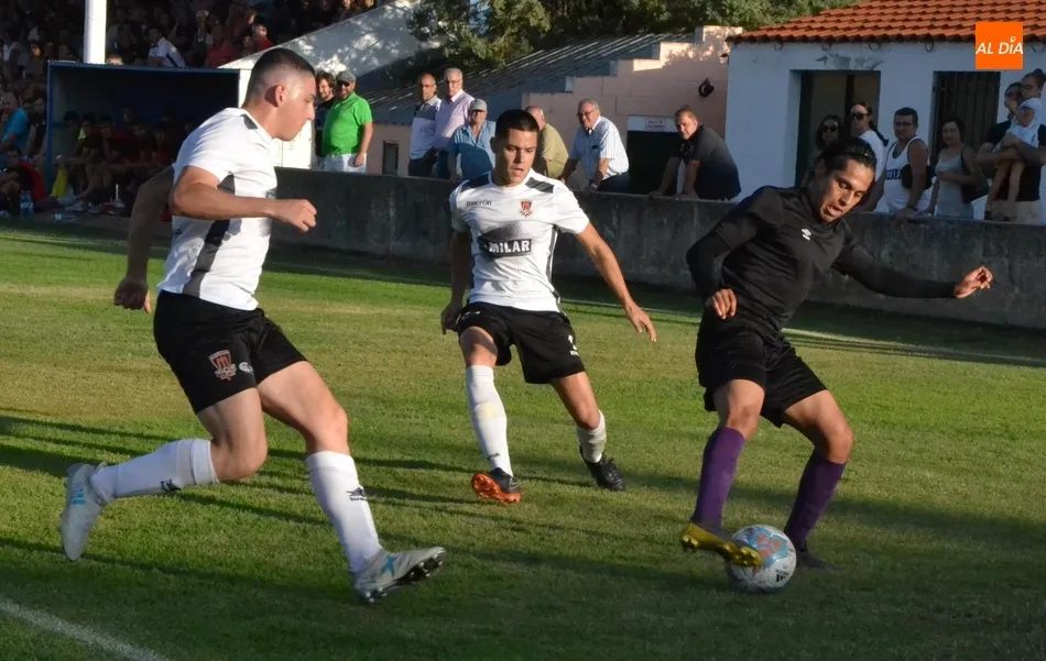 Foto 6 - El Ciudad Rodrigo resiste la primera parte ante el filial del Salamanca CF UDS  
