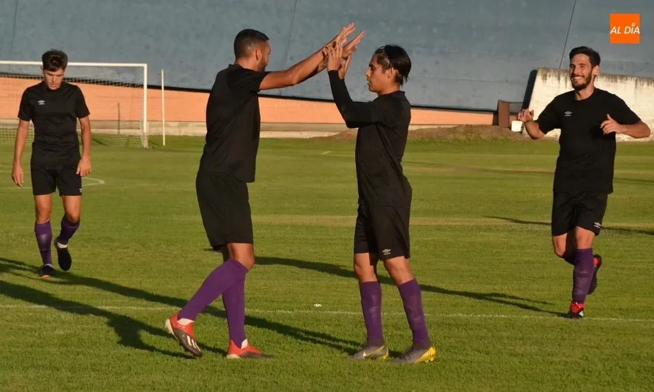Foto 3 - El Ciudad Rodrigo resiste la primera parte ante el filial del Salamanca CF UDS  