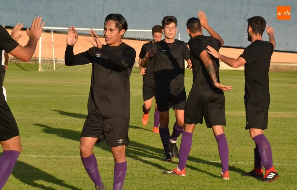 Foto 2 - El Ciudad Rodrigo resiste la primera parte ante el filial del Salamanca CF UDS  
