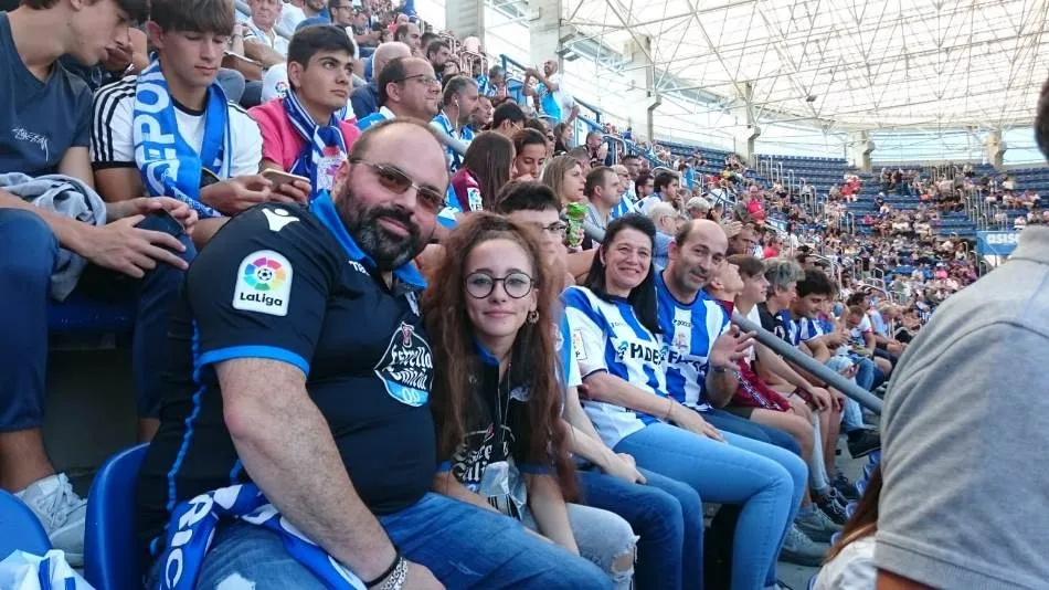 Foto 3 - Las pe&ntilde;as de Unionistas y del Deportivo de La Coru&ntilde;a viajan a animar a sus respectivos equipos  
