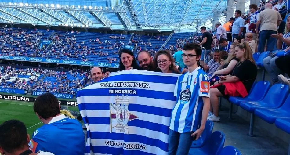 Las peñas de Unionistas y del Deportivo de La Coruña viajan a animar a sus respectivos equipos  