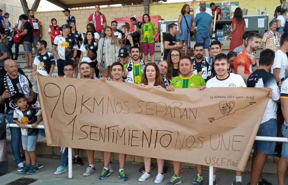 Foto 4 - Las pe&ntilde;as de Unionistas y del Deportivo de La Coru&ntilde;a viajan a animar a sus respectivos equipos  