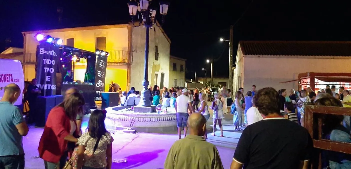 Foto 4 - Buen ambiente en la &lsquo;Fiesta del Verano&rsquo; de Mart&iacute;n de Yeltes  