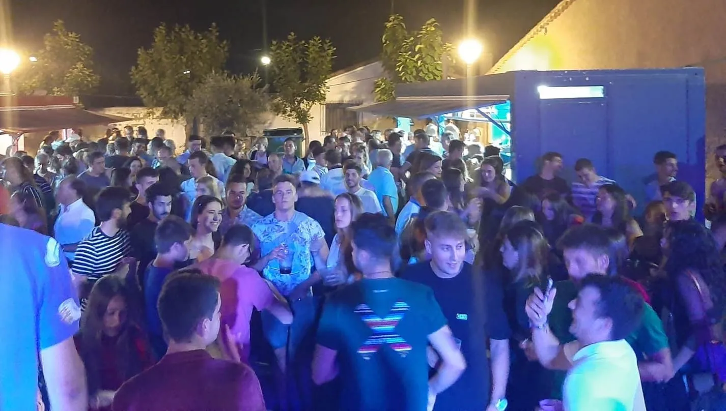 Foto 2 - Buen ambiente en la &lsquo;Fiesta del Verano&rsquo; de Mart&iacute;n de Yeltes  