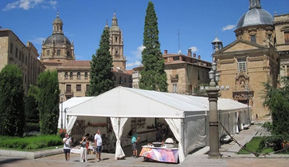 Feria del barro en la plaza de Anaya