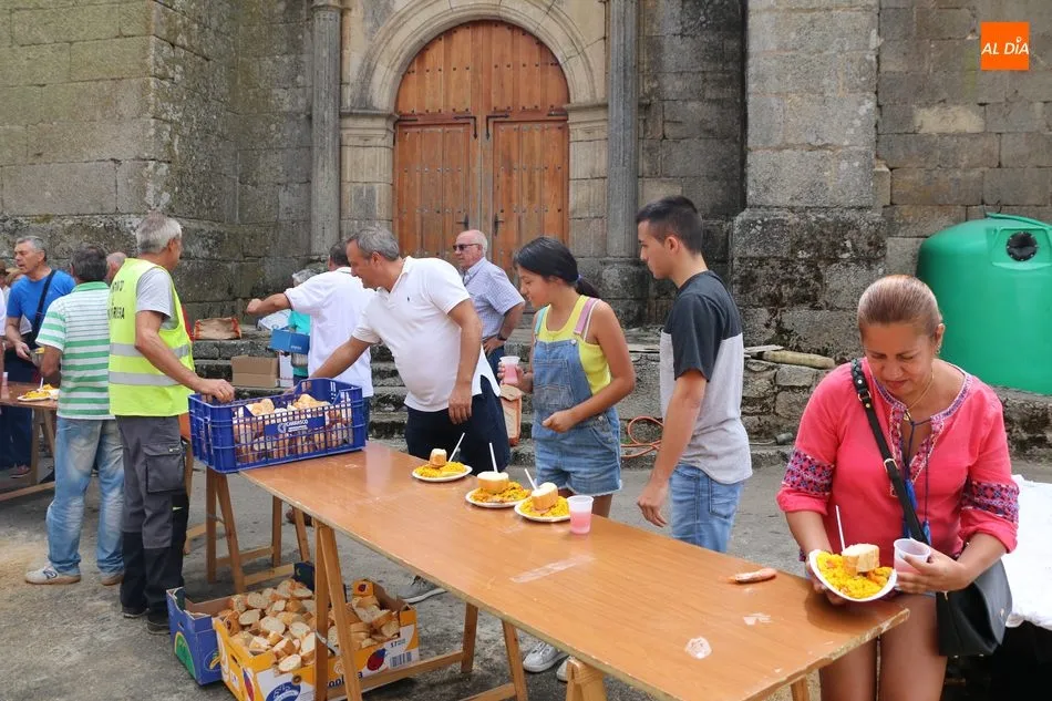 Foto 9 - En Masueco cogen fuerzas con una paella para 1.000 personas  