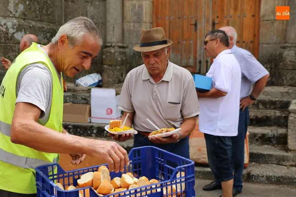 Foto 7 - En Masueco cogen fuerzas con una paella para 1.000 personas  