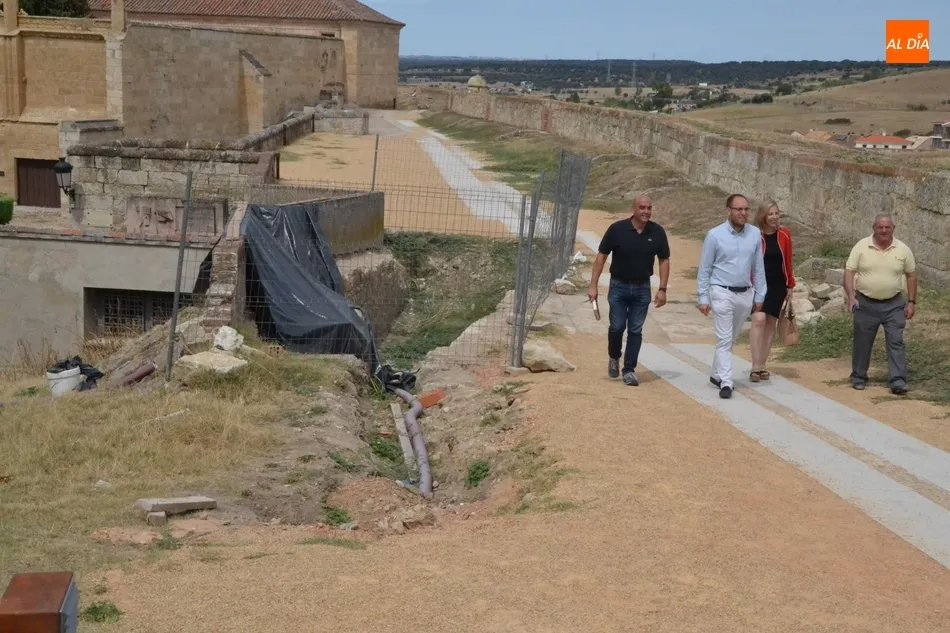 Foto 9 - La empresa adjudicataria de las obras del adarve de la muralla renuncia a continuar con ellas  