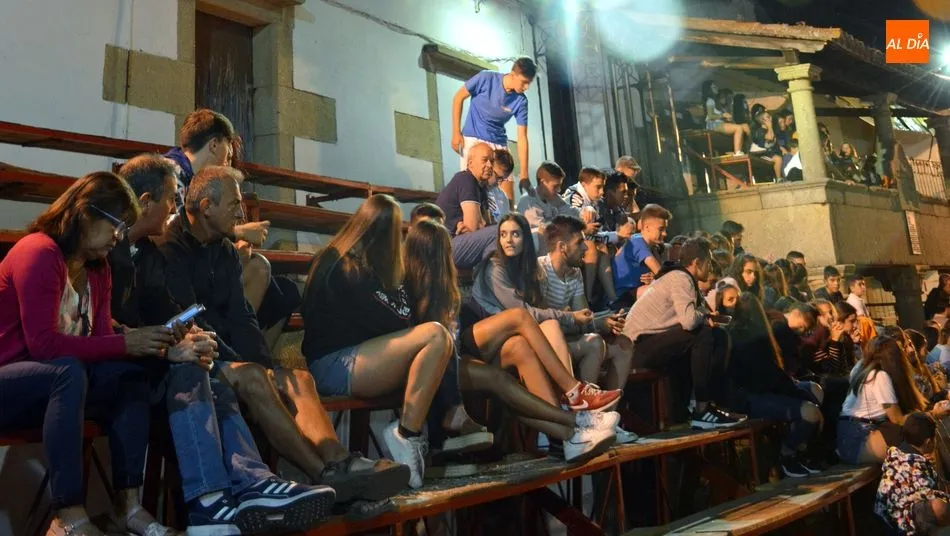 Foto 4 - Las Pe&ntilde;as se disputan el Torneo F&uacute;tbol-Plaza en Lumbrales