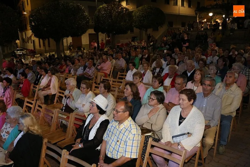 Foto 2 - Les Bohemes lleva la pasi&oacute;n musical a la plaza de Juli&aacute;n Coca