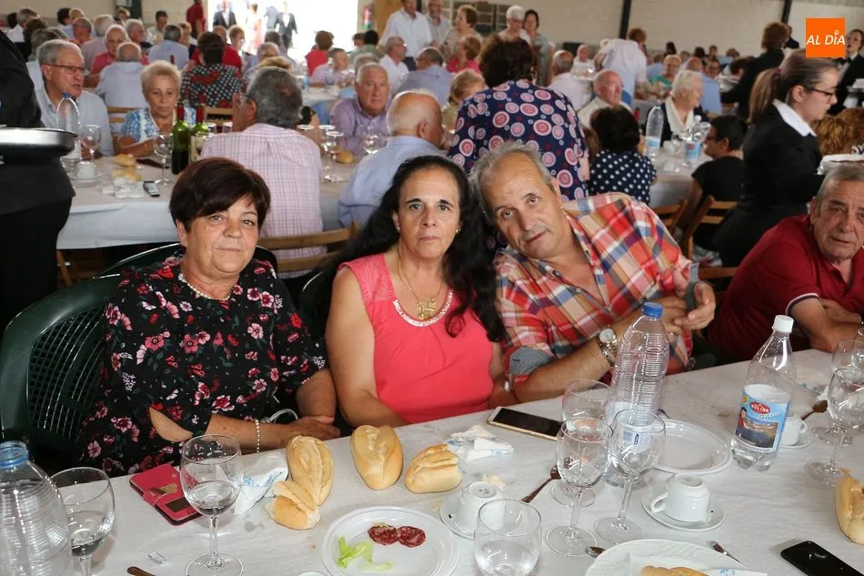 Foto 7 - Los mayores protagonizan la &uacute;ltima jornada compartiendo la comida de fiestas