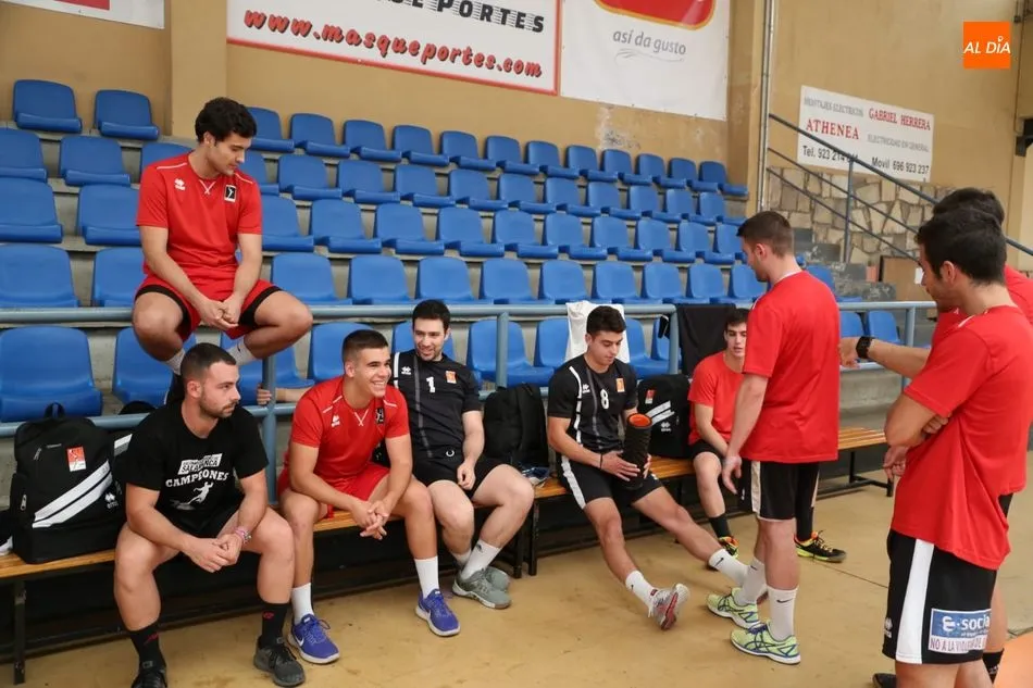 Foto 9 - El BM Salamanca de la temporada 2019/2020 echa a andar