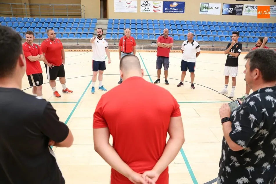 Foto 7 - El BM Salamanca de la temporada 2019/2020 echa a andar