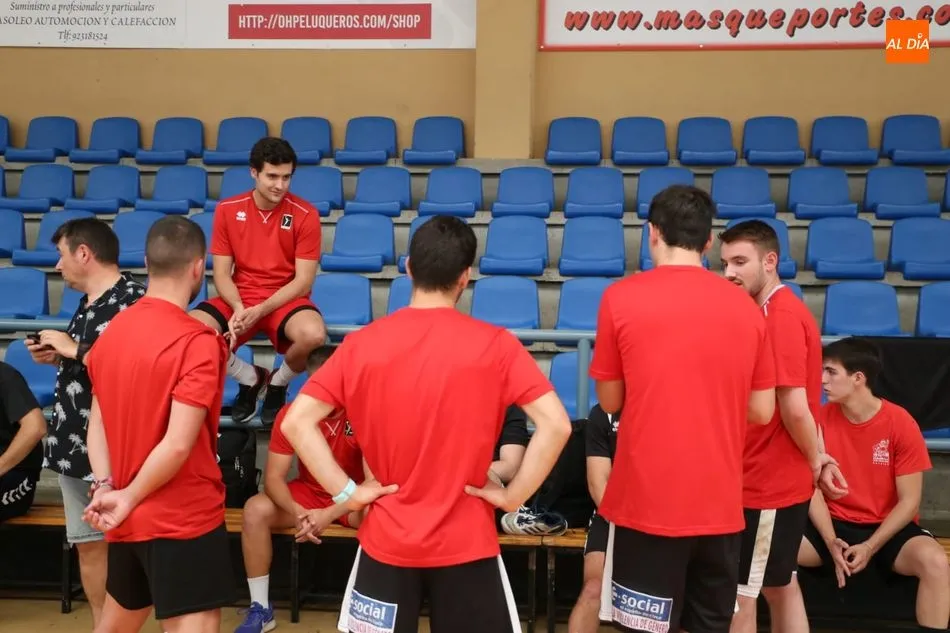 Foto 6 - El BM Salamanca de la temporada 2019/2020 echa a andar