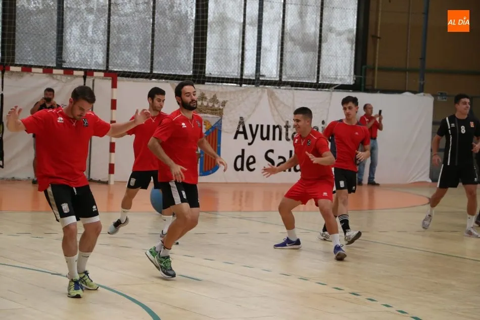 Foto 5 - El BM Salamanca de la temporada 2019/2020 echa a andar
